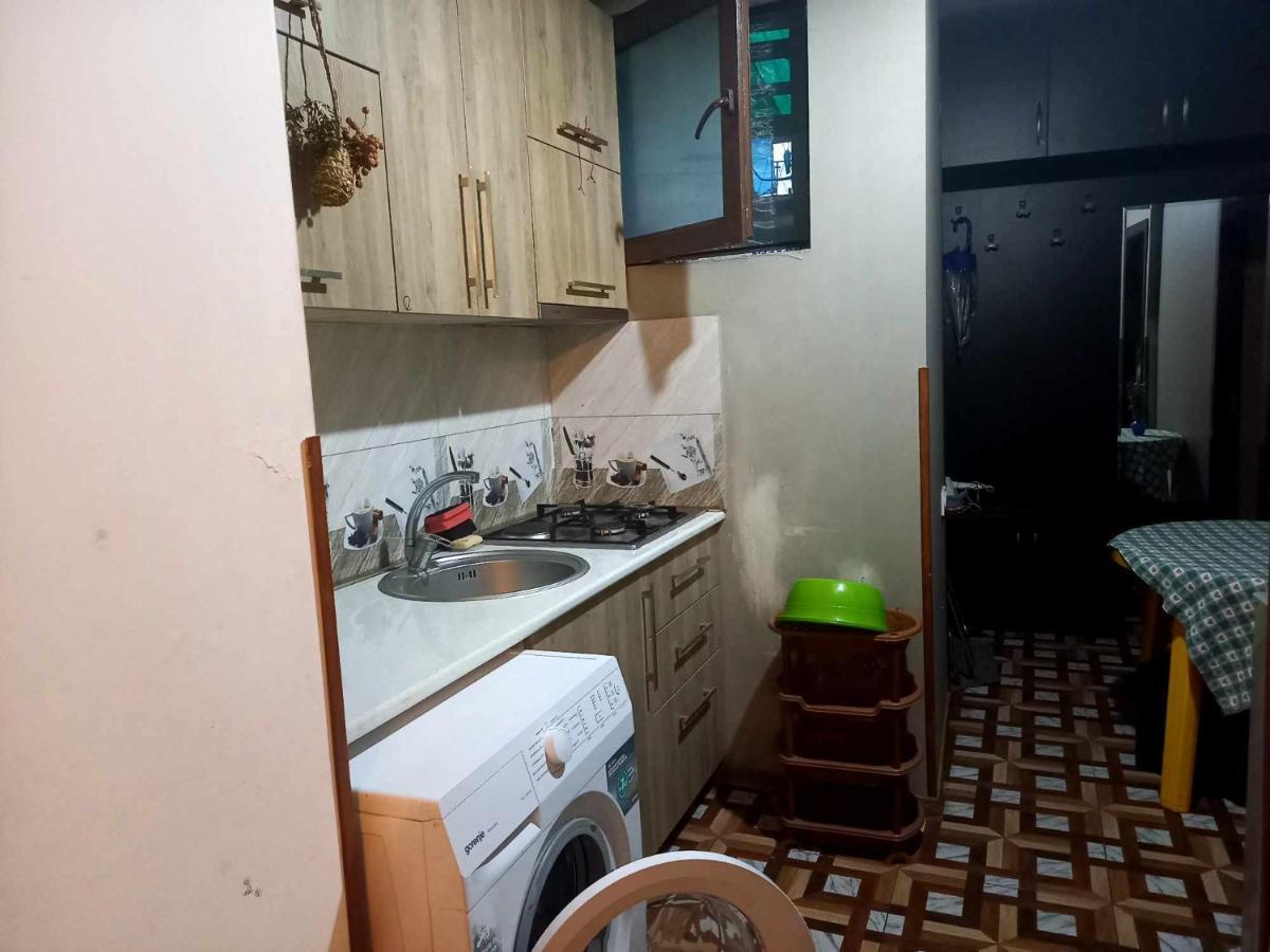 Apartment For Family Тбилиси Екстериор снимка
